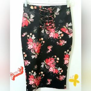 NWOT Elegant Floral Pencil Skirt